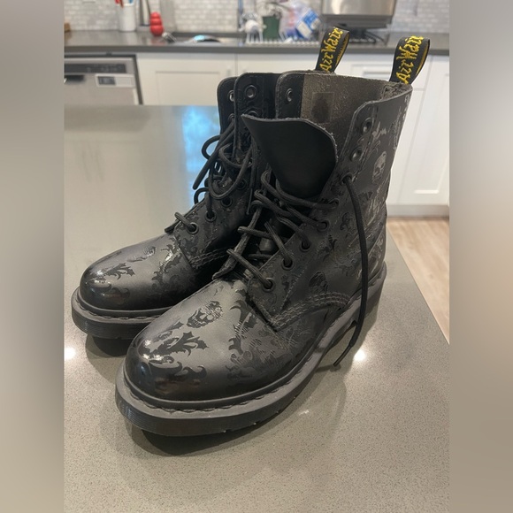 Dr. Martens Cassidy Skull 1460 boots - Picture 2 of 5